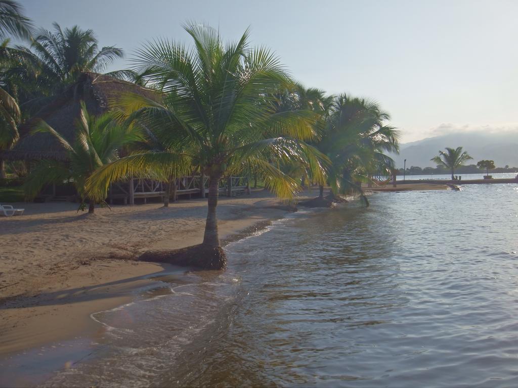 פוארטו באריוס Amatique Bay Hotel מראה חיצוני תמונה